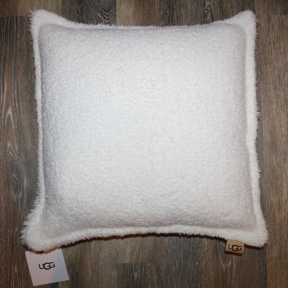 NWT UGG ANA FUZZY DOWN FILLED THROW PILLOW SNOW WHITE 20‎ X 20 - Picture 1 of 5